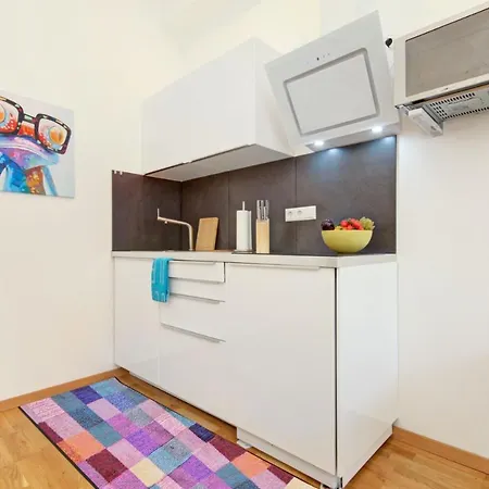 Apartment Altbaucharme In Der Stadtmitte *